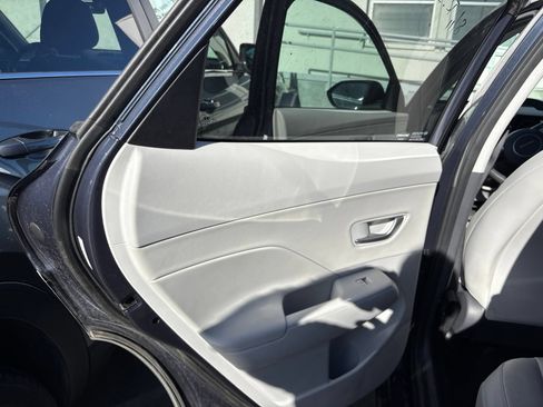 Used 2024 Hyundai Kona Limited FWD image 6