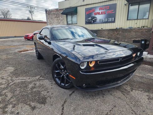 Used 2022 Dodge Challenger SXT w/ Blacktop Package image 1