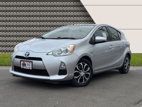 Used 2014 Toyota Prius C Two image 2
