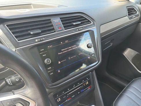 Used 2023 Volkswagen Tiguan SE image 14