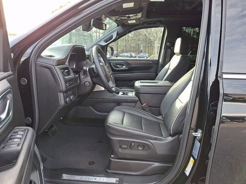 Used 2024 Chevrolet Suburban Premier image 18