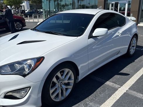 Used 2014 Hyundai Genesis 2.0T image 7