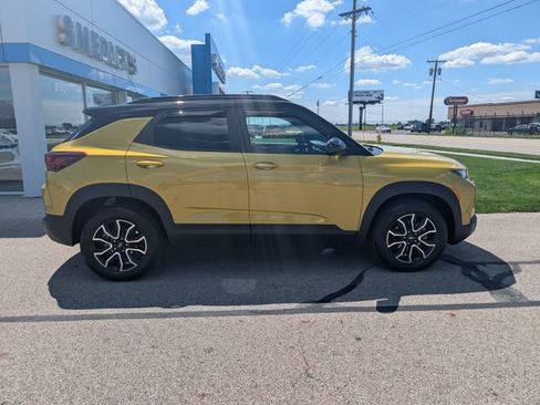 Used 2023 Chevrolet TrailBlazer ACTIV w/ Sun and Liftgate Package AWD/4WD image 2