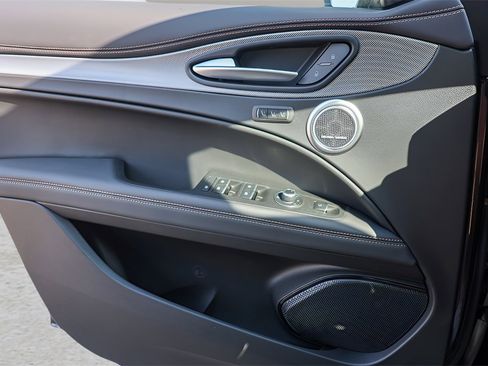 New 2025 Alfa Romeo Stelvio Sprint image 19