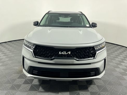 Used 2022 Kia Sorento EX w/ Panoramic Sunroof Package FWD image 9