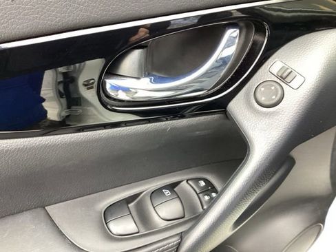 Used 2022 Nissan Rogue Sport SL AWD/4WD image 12