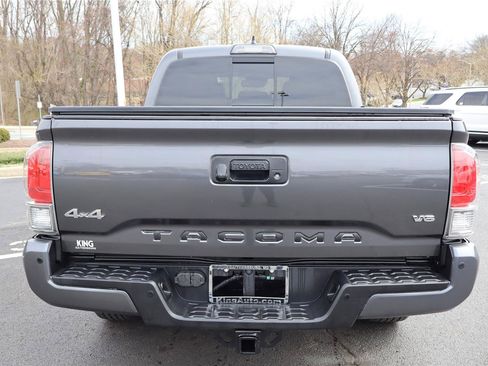 Used 2018 Toyota Tacoma Limited AWD/4WD image 4