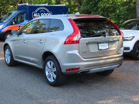 Used 2016 Volvo XC60 T6 w/ Proximity Package AWD/4WD image 4