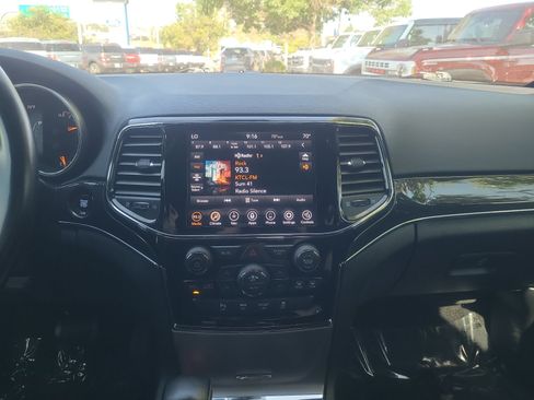 Used 2020 Jeep Grand Cherokee Trailhawk w/ Premium Lighting Group AWD/4WD image 12
