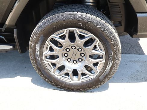 Used 2025 GMC Hummer EV 3X AWD/4WD image 13