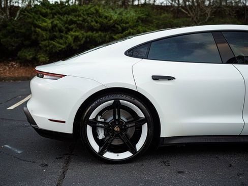 Used 2022 Porsche Taycan image 11