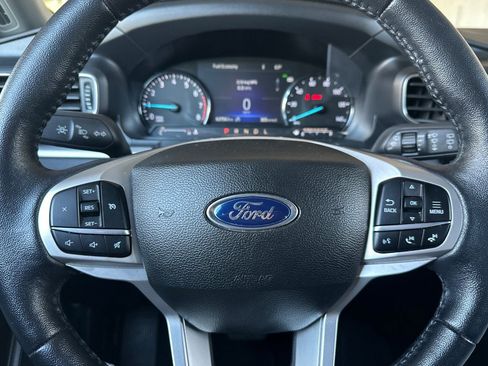 Used 2023 Ford Explorer XLT w/ Equipment Group 202A AWD/4WD image 23