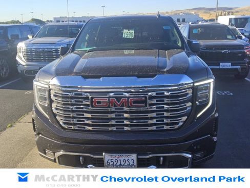 Used 2023 GMC Sierra 1500 Denali w/ Technology Package AWD/4WD image 8