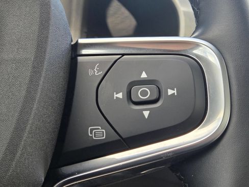 Certified 2025 Volvo XC40 B5 Plus AWD/4WD image 31