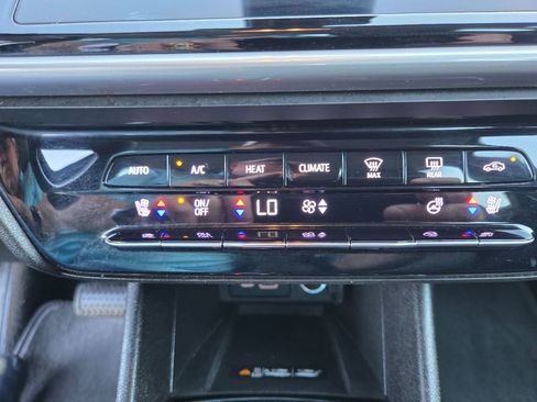 Used 2022 Chevrolet Bolt EUV Premier image 8