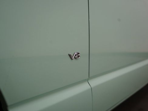 Used 2004 Ford Thunderbird image 25