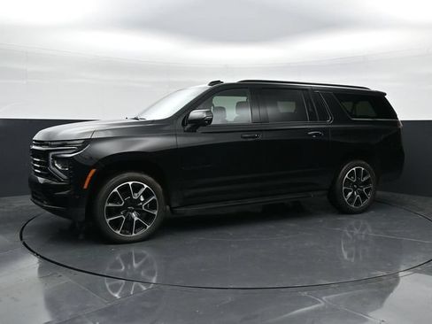 Used 2025 Chevrolet Suburban RST w/ Comfort Package AWD/4WD image 6