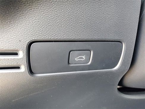 Certified 2023 Volvo C40 P8 Recharge Ultimate image 17