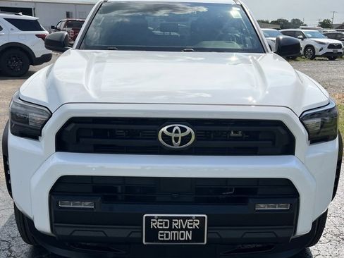 Used 2025 Toyota 4Runner SR5 image 3