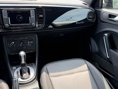 Used 2018 Volkswagen Beetle 2.0T FWD image 19