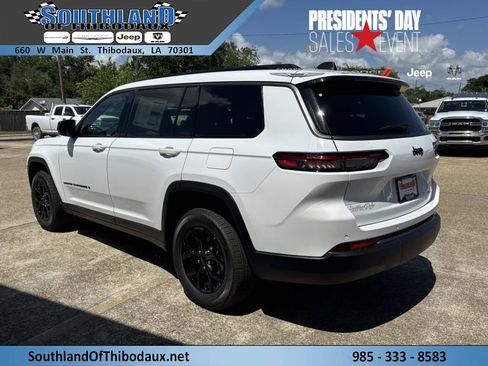 New 2026 Jeep Grand Cherokee L 2WD image 4