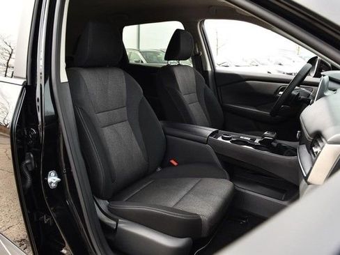 Certified 2025 Nissan Rogue SV image 20