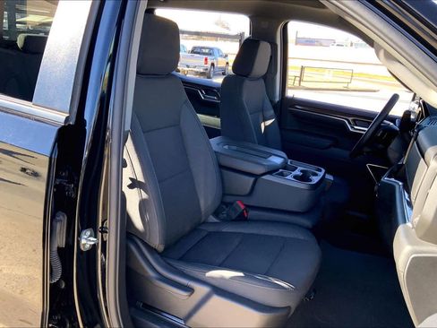 Used 2024 Chevrolet Silverado 1500 LT w/ Z71 Off-Road Package image 8