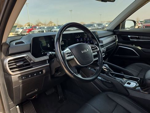 Used 2023 Kia Telluride EX w/ EX Captain's Chair Package image 2