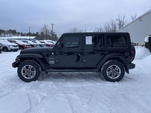 Used 2018 Jeep Wrangler Unlimited Sahara w/ Uconnect 4C Nav & Sound Group image 6