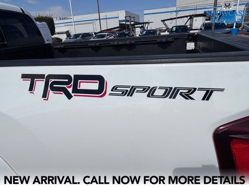 Used 2018 Toyota Tacoma TRD Sport w/ Technology Package RWD image 10