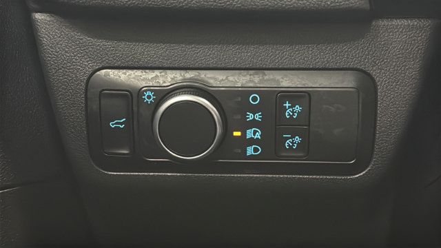 Used 2025 Ford Escape ST-Line w/ Cold Weather Package AWD/4WD image 31