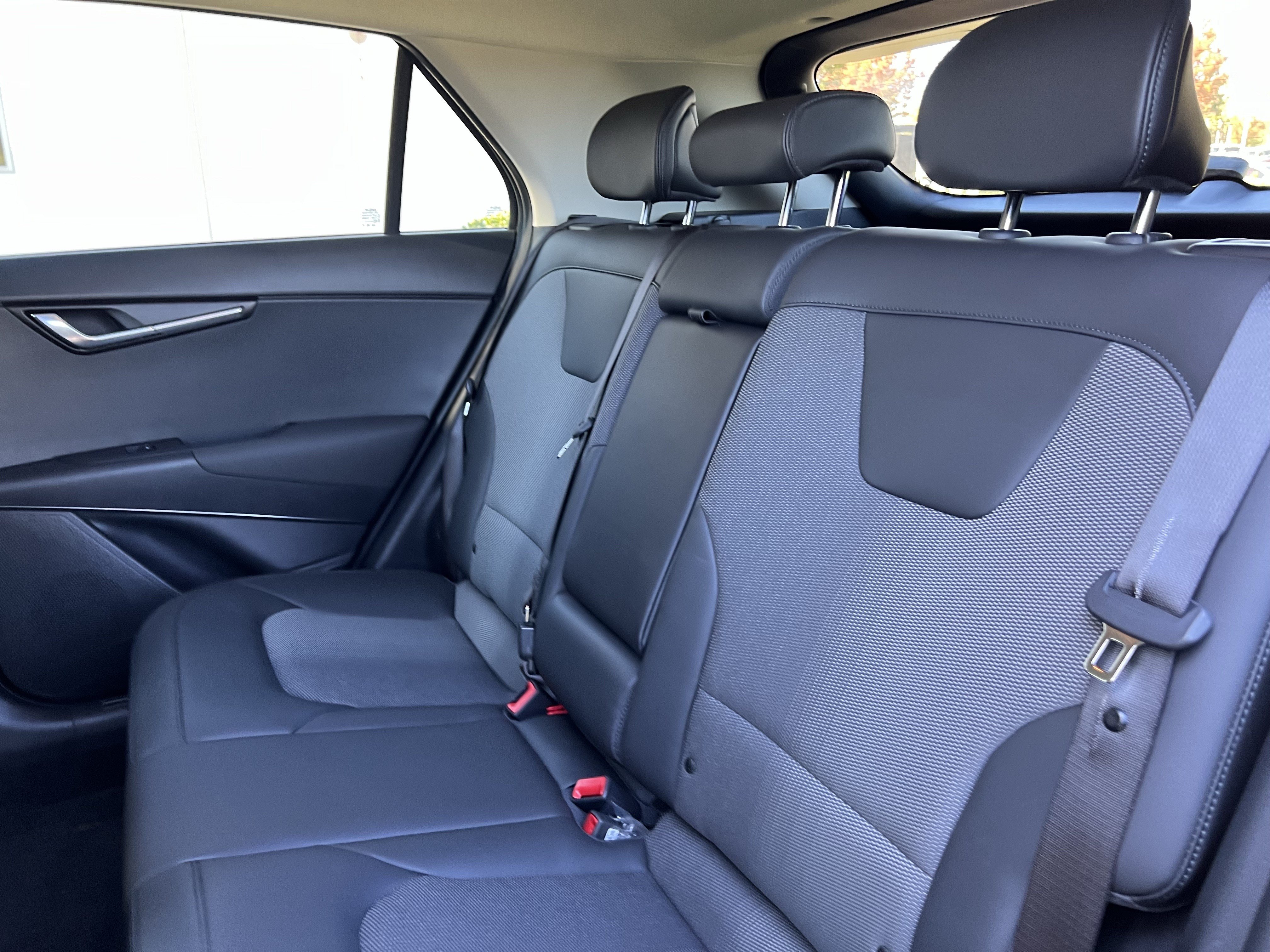 Used 2025 Kia Niro EX FWD image 33