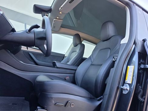 Used 2025 Tesla Model Y Long Range RWD image 21