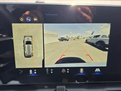 Used 2025 Chevrolet Equinox LT w/ Convenience Package II AWD/4WD image 22