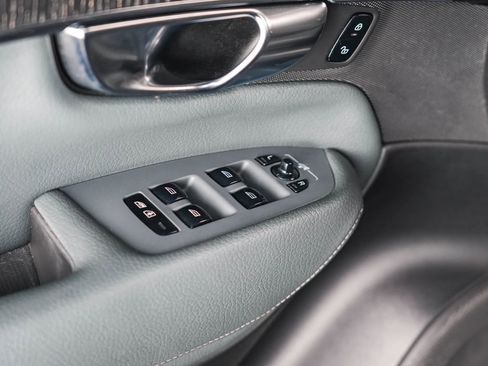 Used 2020 Volvo XC90 T6 Momentum w/ Protection Package Premier image 31