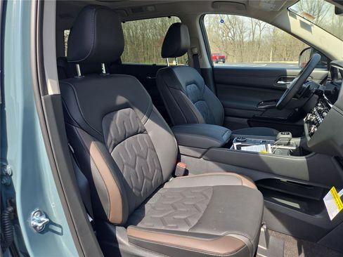 New 2026 Nissan Pathfinder Platinum AWD/4WD image 12
