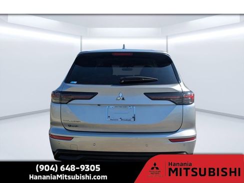 Used 2025 Mitsubishi Outlander ES image 4