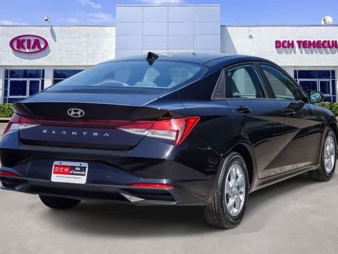 Used 2022 Hyundai Elantra SE w/ Cargo Package FWD image 4
