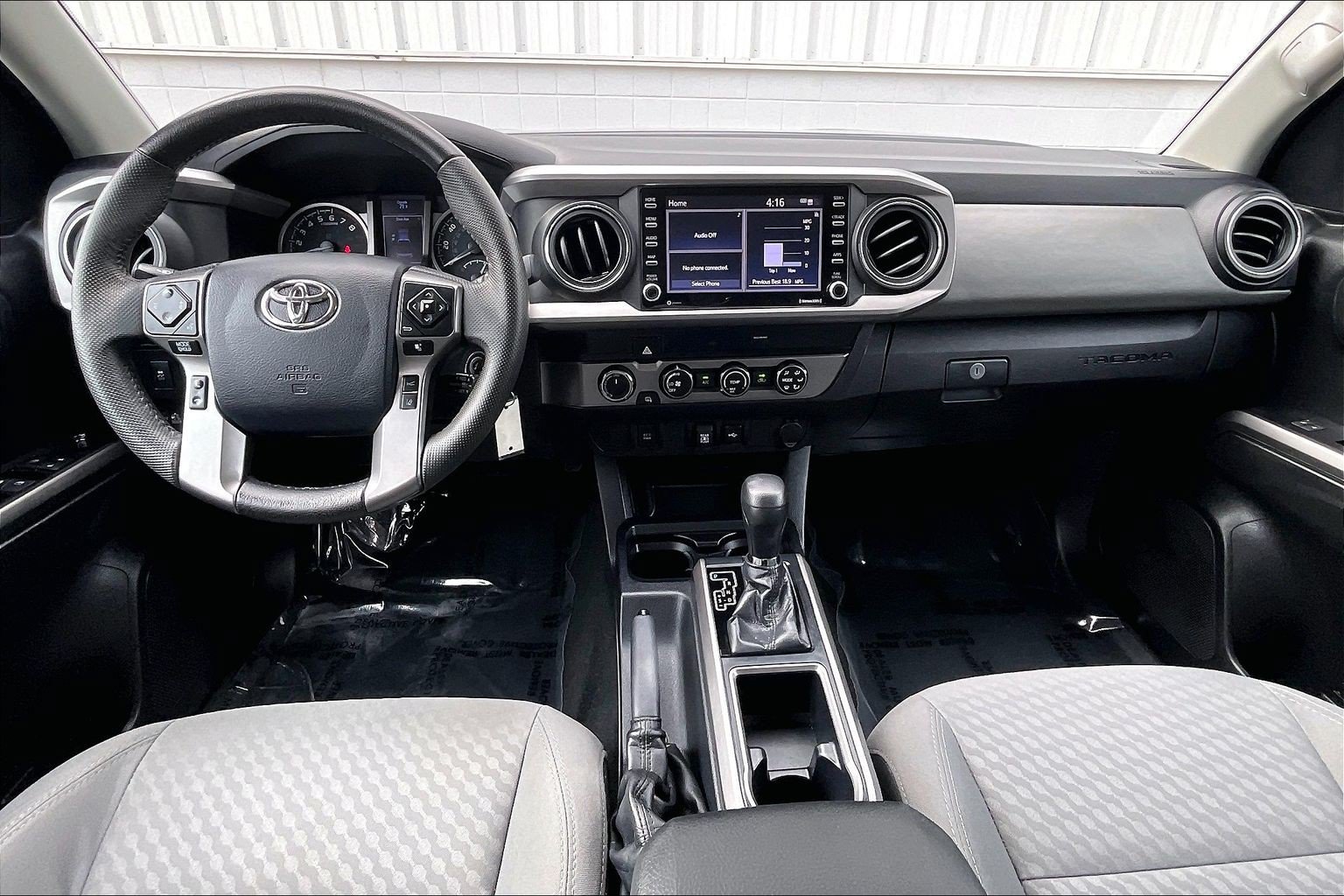 Used 2020 Toyota Tacoma SR5 AWD/4WD image 19