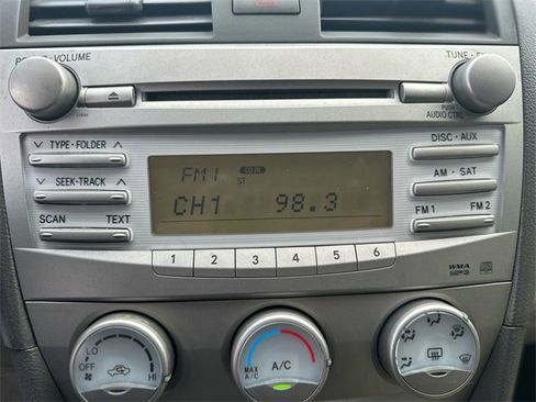 Used 2011 Toyota Camry SE image 17