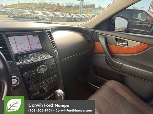 Used 2015 INFINITI QX70 AWD w/ Premium Package image 9
