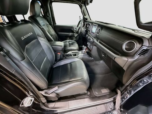 Used 2019 Jeep Wrangler Unlimited Sahara AWD/4WD image 27