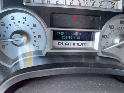 Used 2010 Ford F150 Lariat image 10