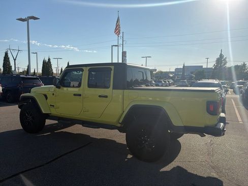 Used 2023 Jeep Gladiator Sport AWD/4WD image 4