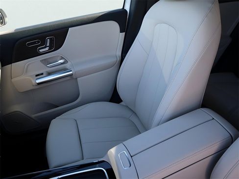 New 2026 Mercedes-Benz GLA 250 4MATIC image 32