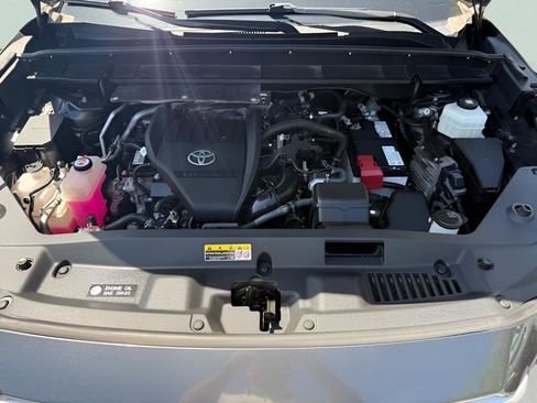 Used 2023 Toyota Highlander LE FWD image 36