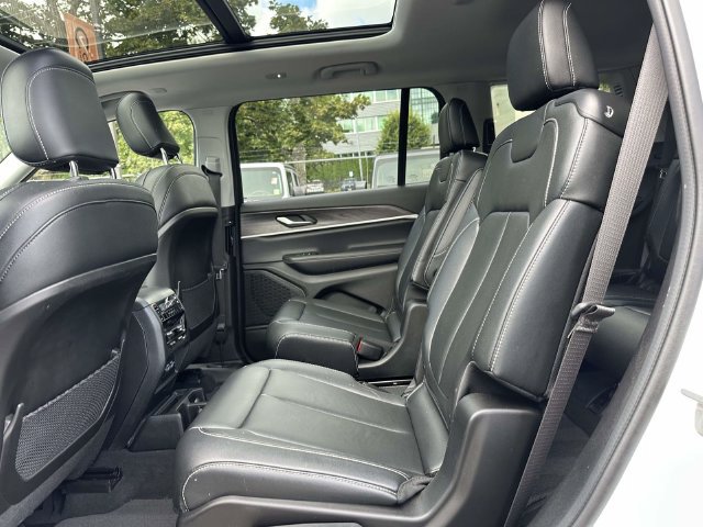 Used 2023 Jeep Grand Cherokee L Limited AWD/4WD image 20