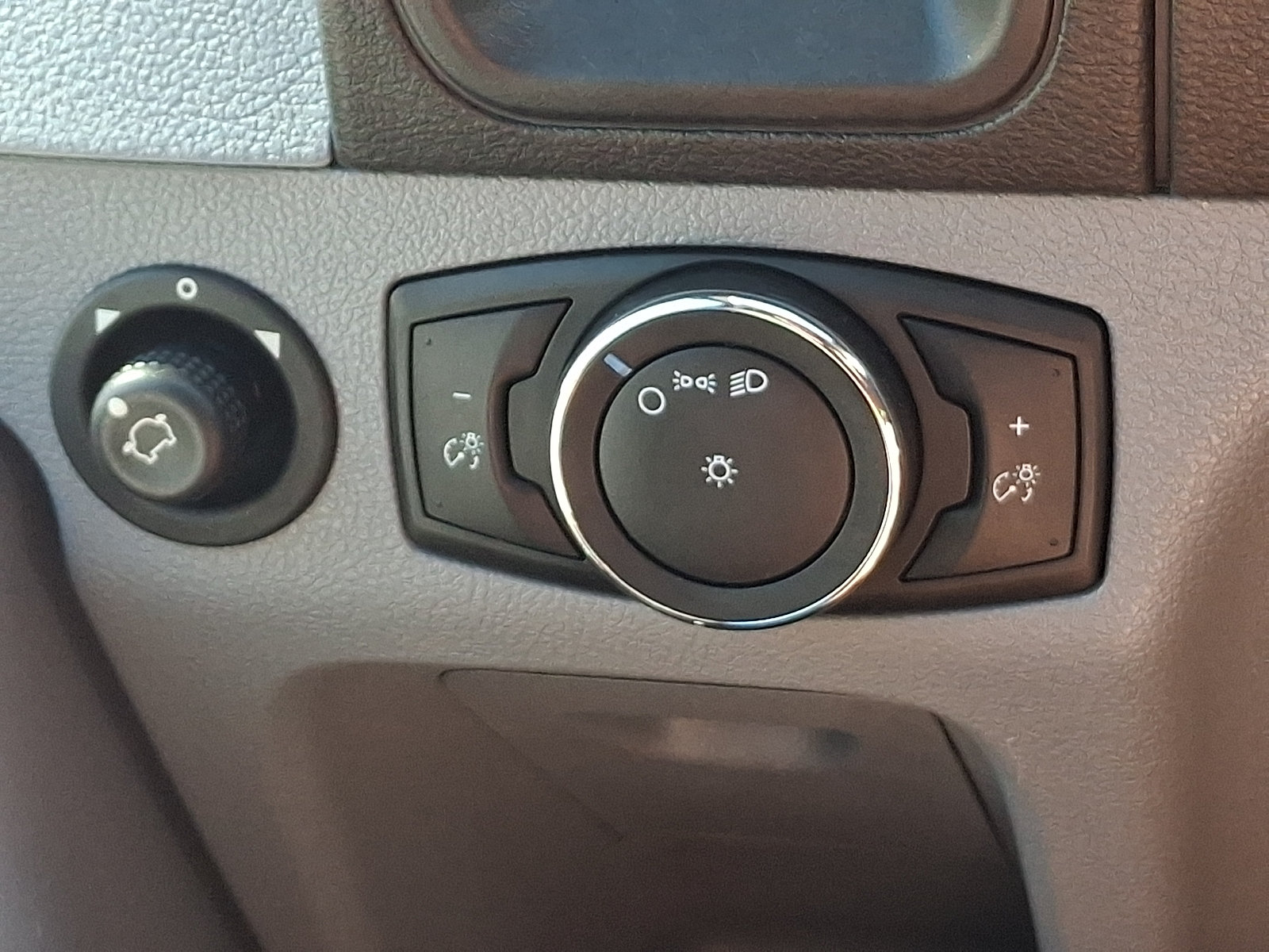 Used 2018 Ford Transit 250 148 High Roof RWD image 21