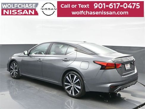 Used 2021 Nissan Altima 2.5 SR w/ SR Premium Package image 3