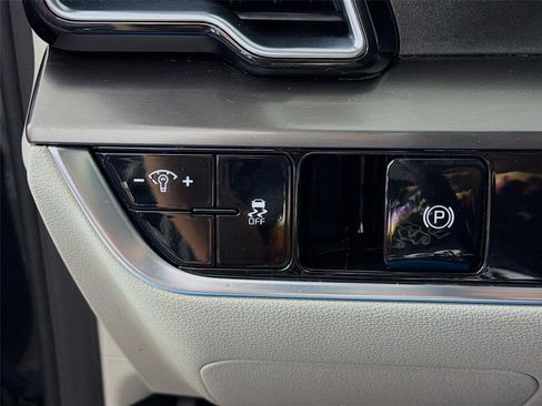 Certified 2023 Kia Sportage EX FWD image 10